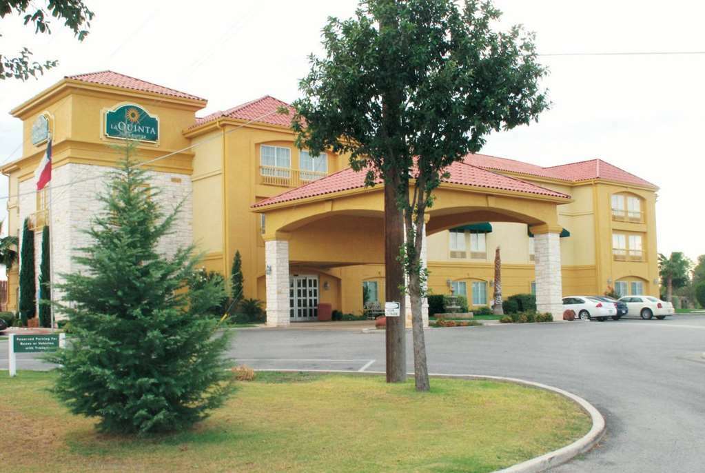 La Quinta By Wyndham Fredericksburg Hotel Exterior photo
